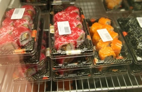 Сколько времени хранятся роллы в холодильнике?